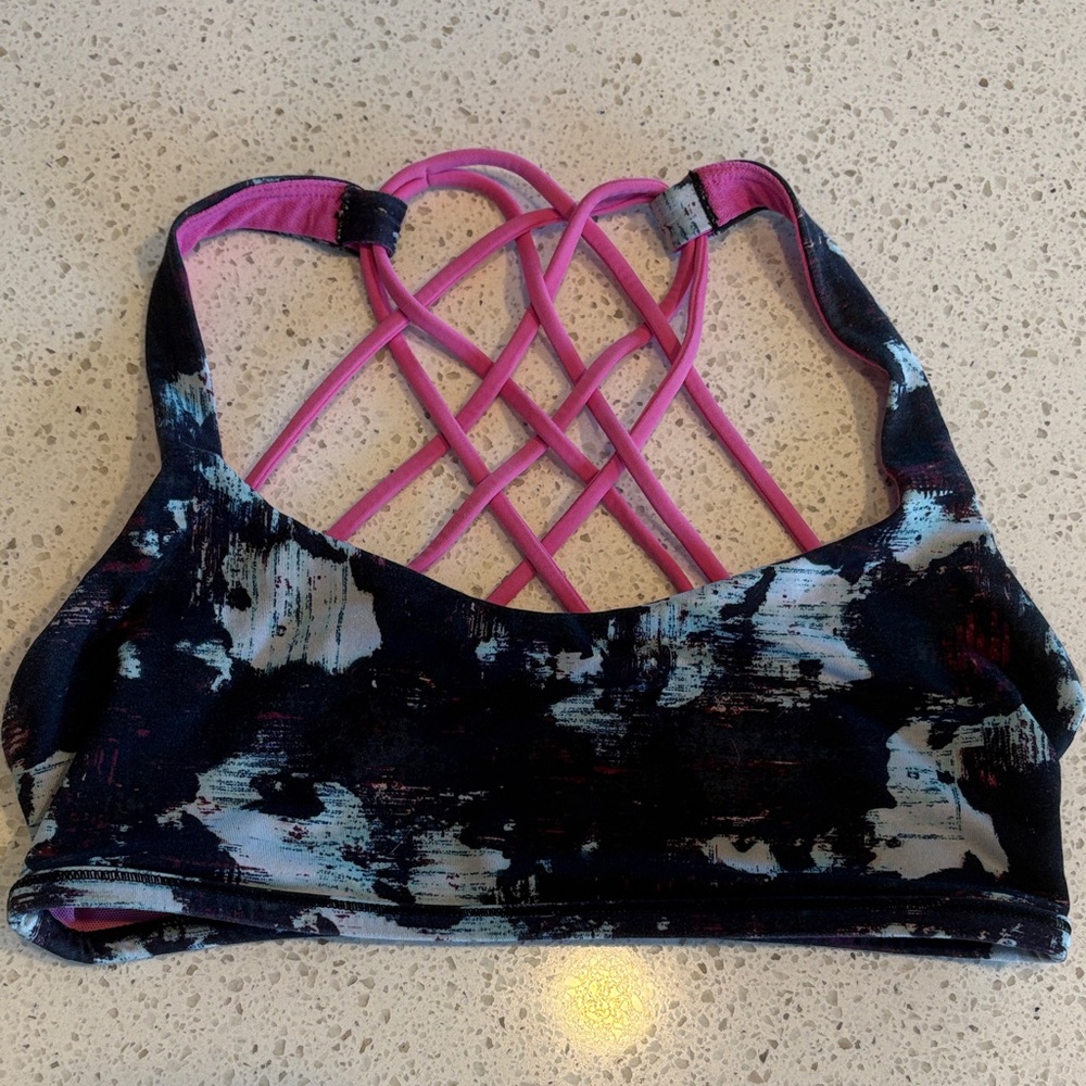 Lululemon sports bra